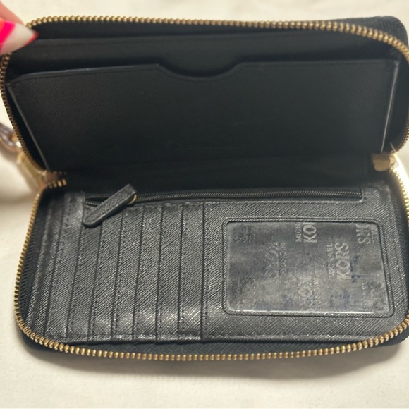 Michael Kors wristlet - Picture 2 of 5